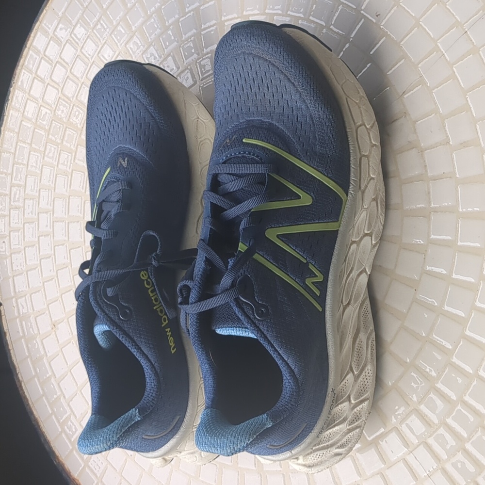 Men's 10.5 New Balance Shoes